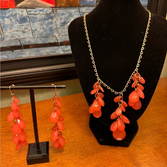Jewelry - Coral Colored Faceted Bead Teardrop Cluster Necklace & Earring Set